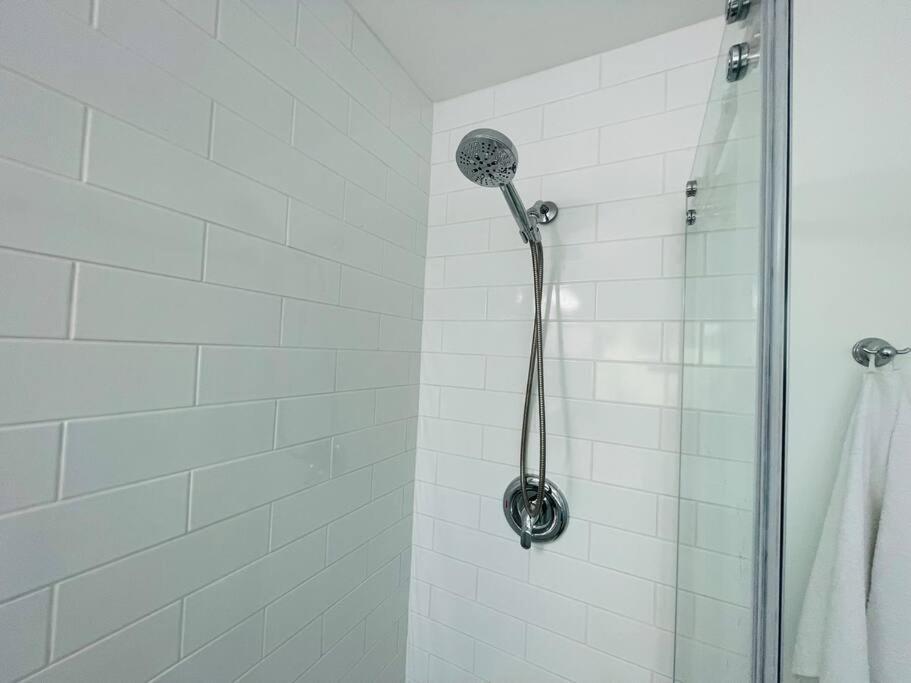 Stylish Cozy One Bedroom Studio With Free Parking Victoria Buitenkant foto