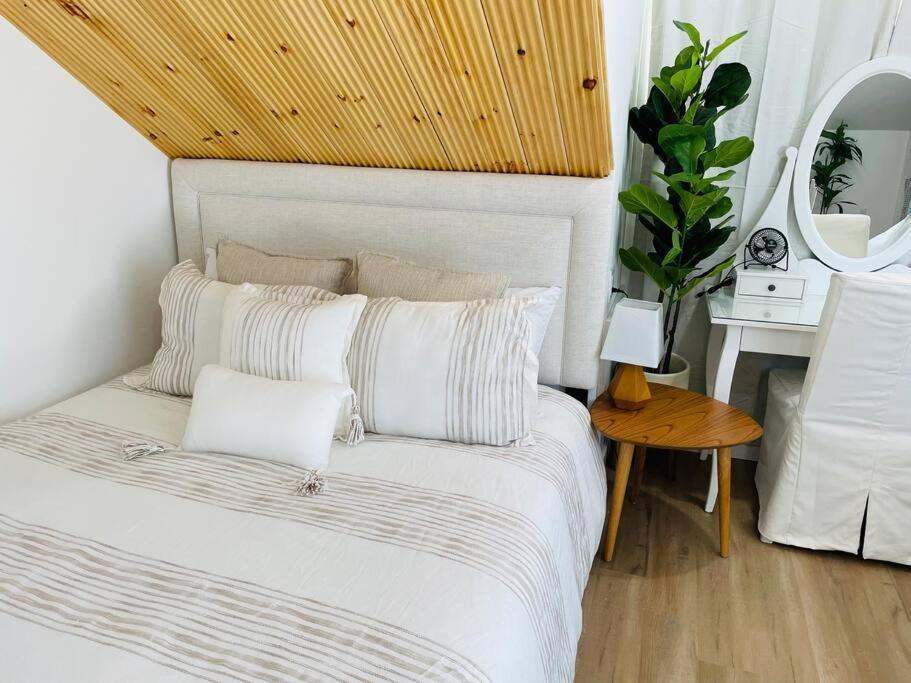 Stylish Cozy One Bedroom Studio With Free Parking Victoria Buitenkant foto