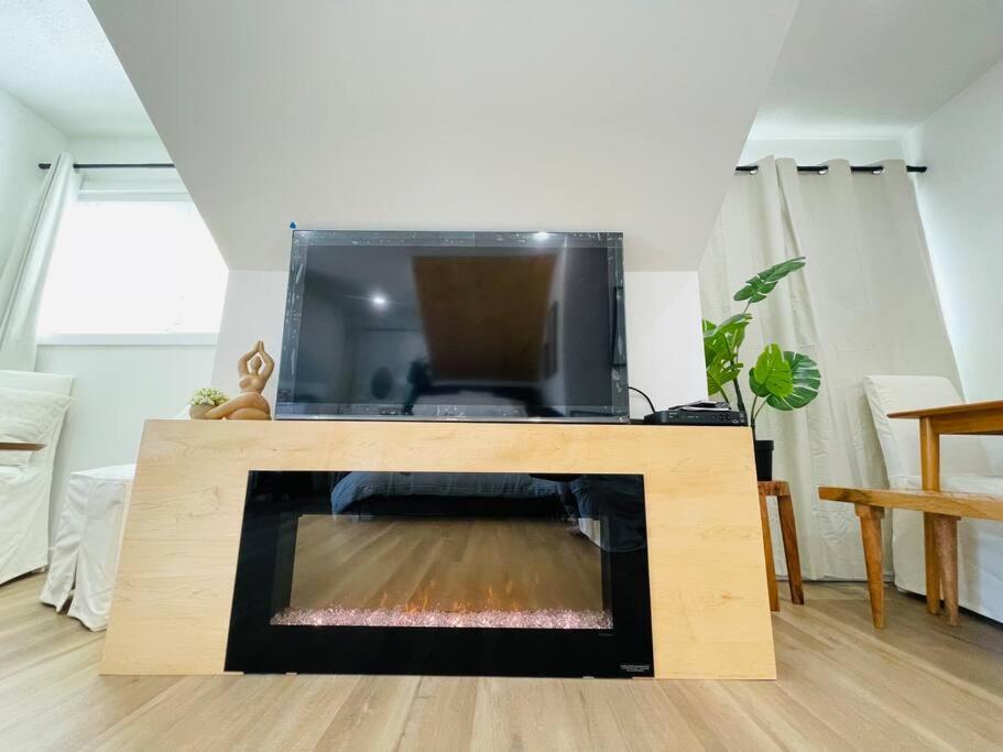 Stylish Cozy One Bedroom Studio With Free Parking Victoria Buitenkant foto