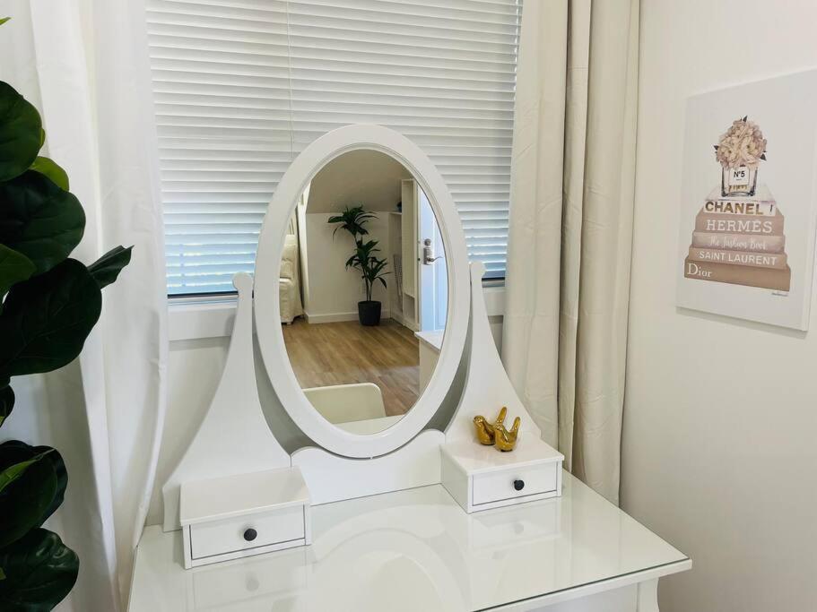 Stylish Cozy One Bedroom Studio With Free Parking Victoria Buitenkant foto