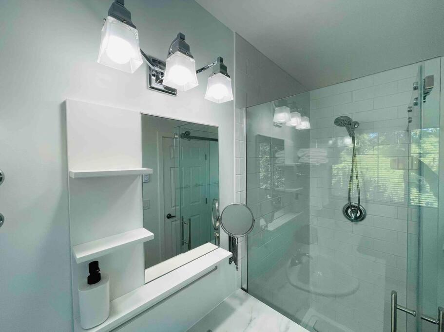 Stylish Cozy One Bedroom Studio With Free Parking Victoria Buitenkant foto