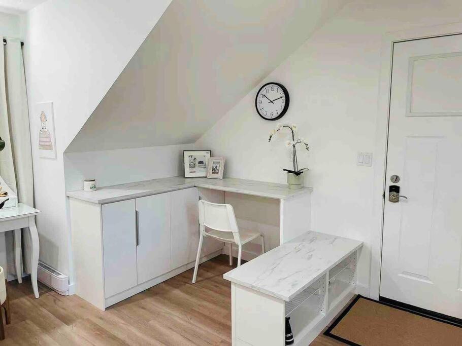 Stylish Cozy One Bedroom Studio With Free Parking Victoria Buitenkant foto