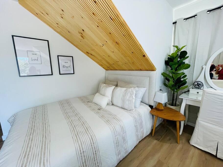 Stylish Cozy One Bedroom Studio With Free Parking Victoria Buitenkant foto